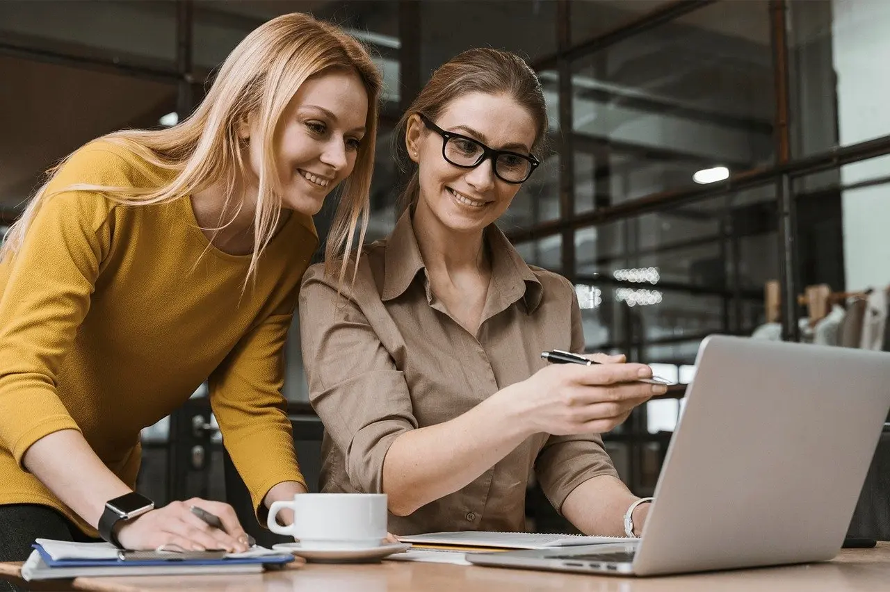Stockfoto im Vergleich zu echten Businessfotos