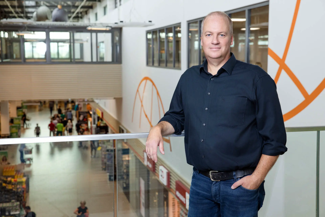 Corporate Influencer Foto Mitarbeiter am Arbeitsplatz – authentische Unternehmensfotografie Koblenz