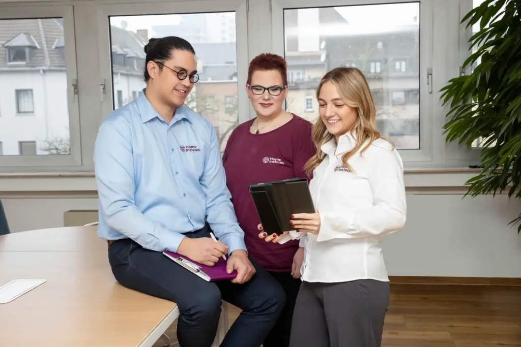 Mitarbeiterfotos bei HomeInstead Koblenz - hier Team Zusammenarbeit