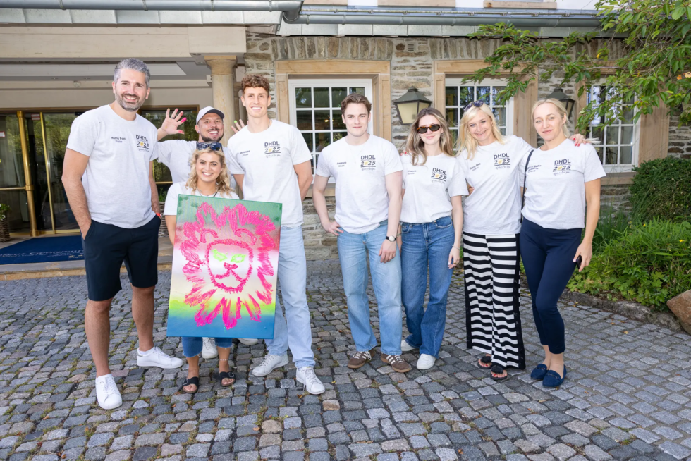 Teilnehmer des Höhle der Löwen Gründer Treffens 2025 bei der Gründer-Olympiade im Hofgut Georgenthal – Teamarbeit und Networking in Aktion.
