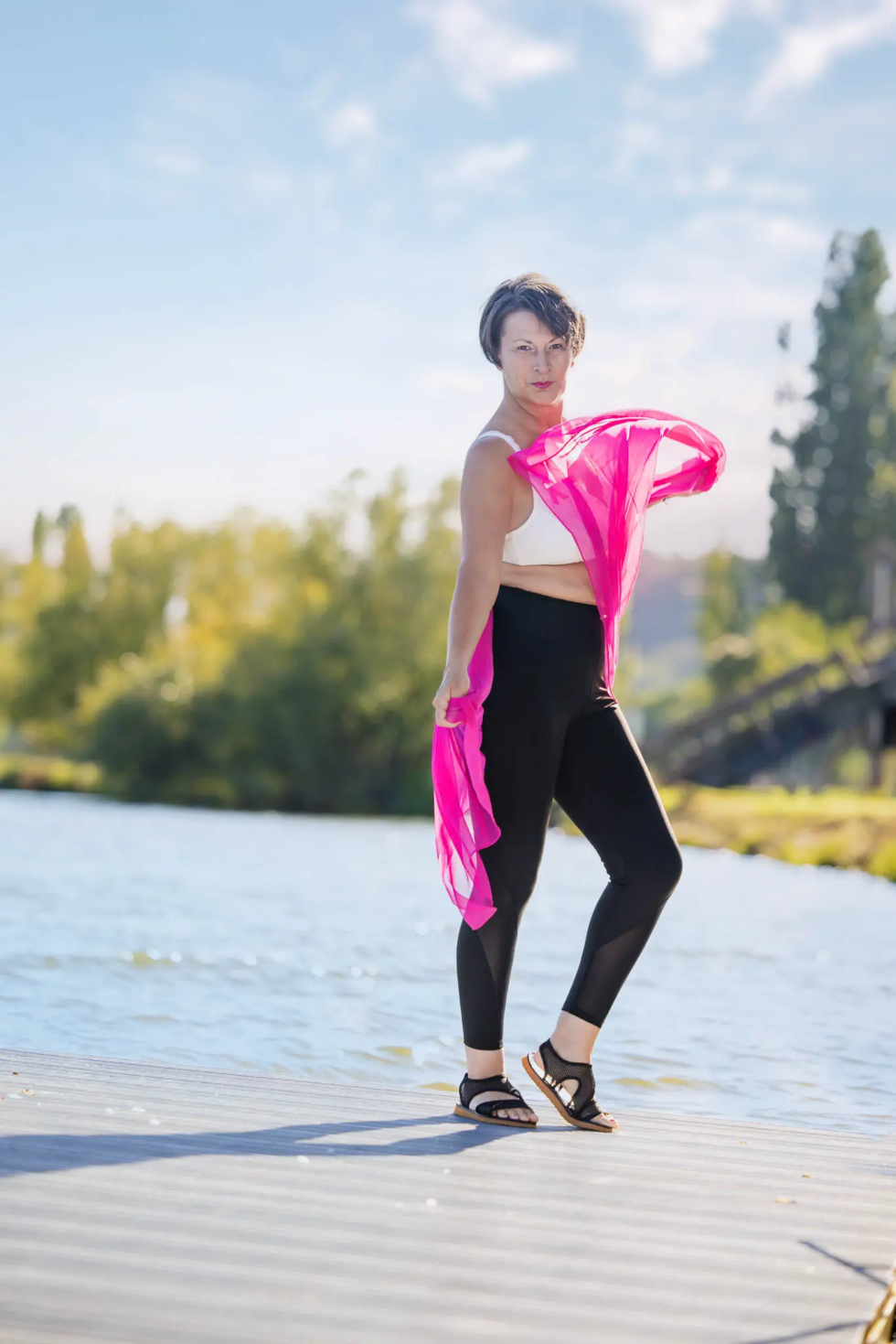 Katja mit pinkem Tuch – Pink Paddler Koblenz Fotokampagne Brustkrebs Sichtbarkeit