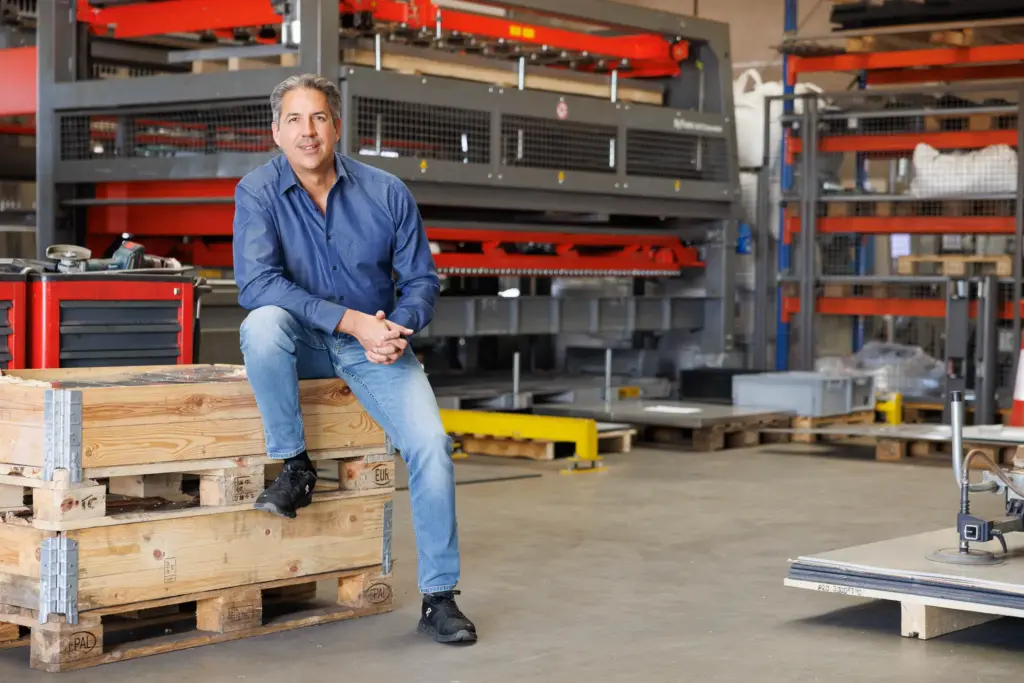 Führungskräfte - Employer Branding Fotos für die Website - hier Lungmetall in der Produktionshalle