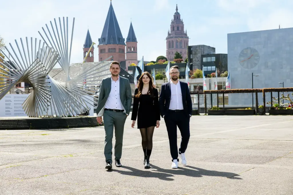 Teamfotos Unternehmen Mainz — Markenfotografie fuer inhabergefuehrte Unternehmen