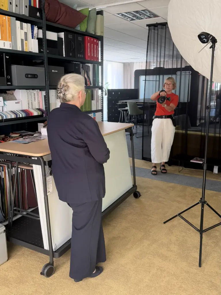 Fotografin Karina Schuh beim Personal Branding Fotoshooting mit Dagmar Gösling bei designfunktion Koblenz